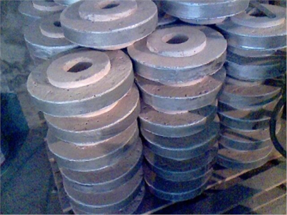 碳素焙燒爐：莫來石澆注料爐口、爐帽-火龍耐材提供