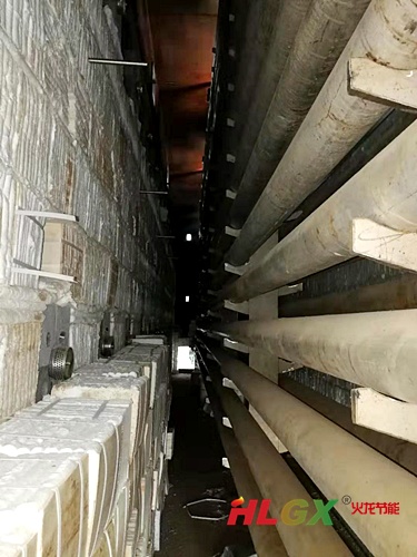 第2臺爐子保溫施工進行中.jpg 第2臺爐子保溫施工進行中.jpg